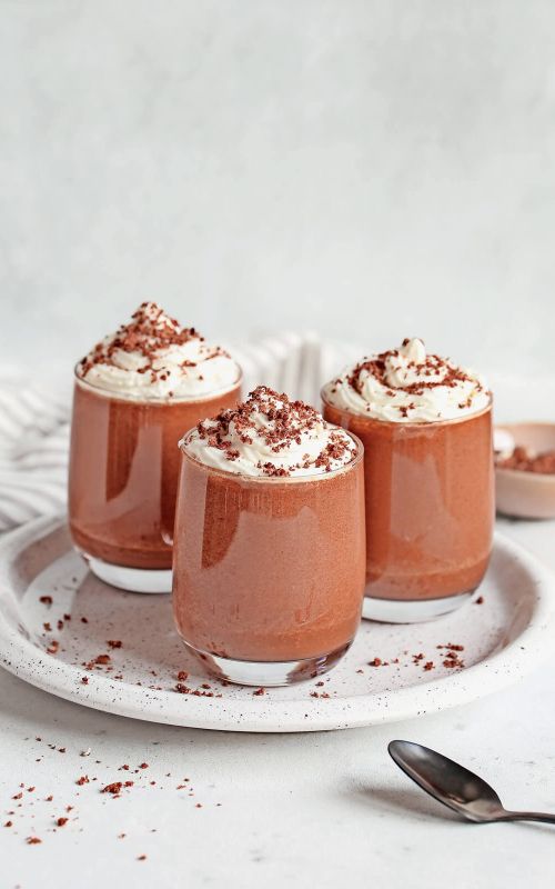 Healthy,Vegan,Chocolate,Mousse,With,Vegan,Cream,Topping,In,Glasses